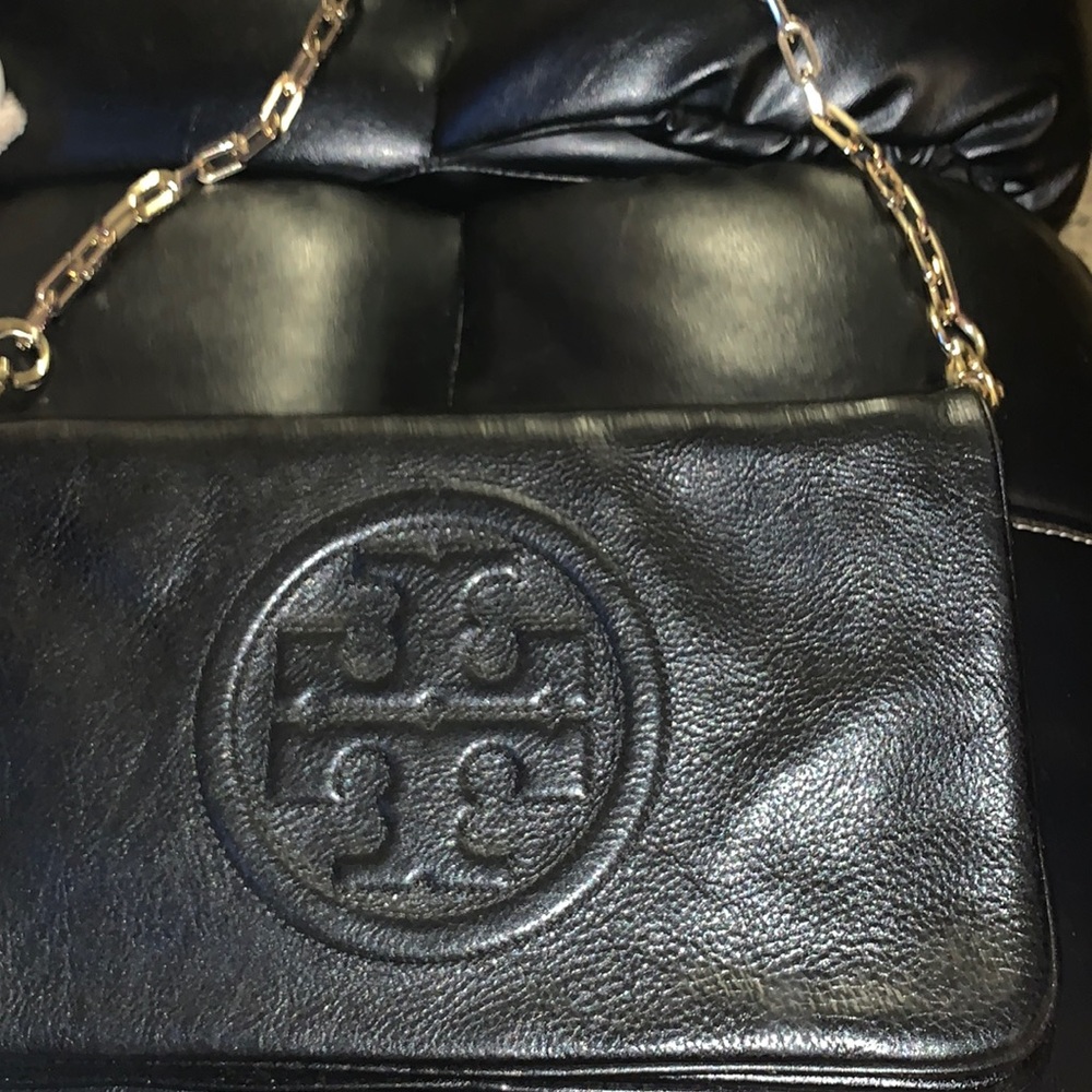 Women’s  Tort Burch black leather reva clutch in excellent condition
